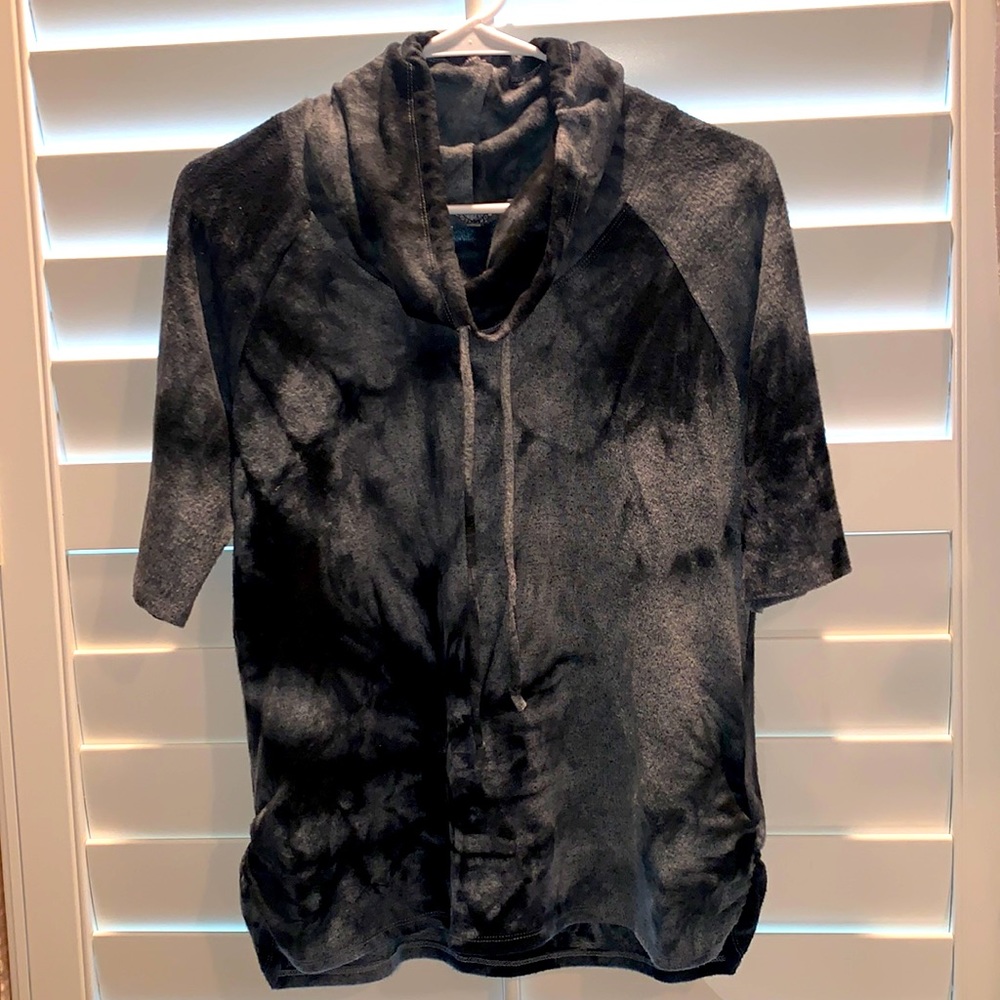 Short sleeve cowl neck shirt xs